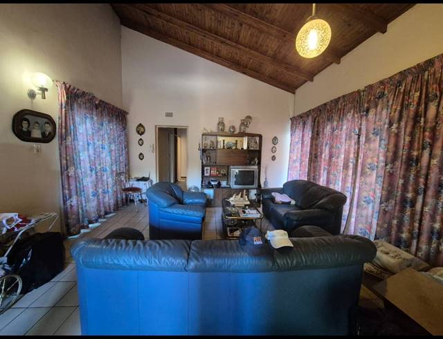 3 BEDROOM TOWNHOUSE FOR SALE IN VANDERBIJLPARK CE 3
